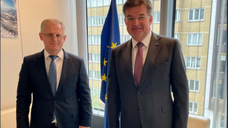 Takimi në Bruksel, nuk ka marrëveshje Kosovë-Serbi për targat e automjeteve