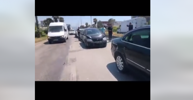 Aksident i rëndë në autostradën Tiranë-Durrës, përplasen 7 makina, bllokohet qarkullimi i mjeteve (VIDEO)