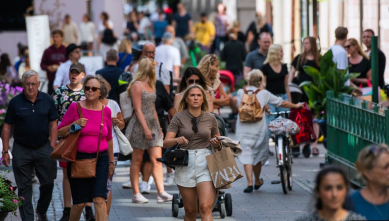 Suedia rekomandon dozën e pestë të vaksinës kundër COVID-19, ja kategoritë