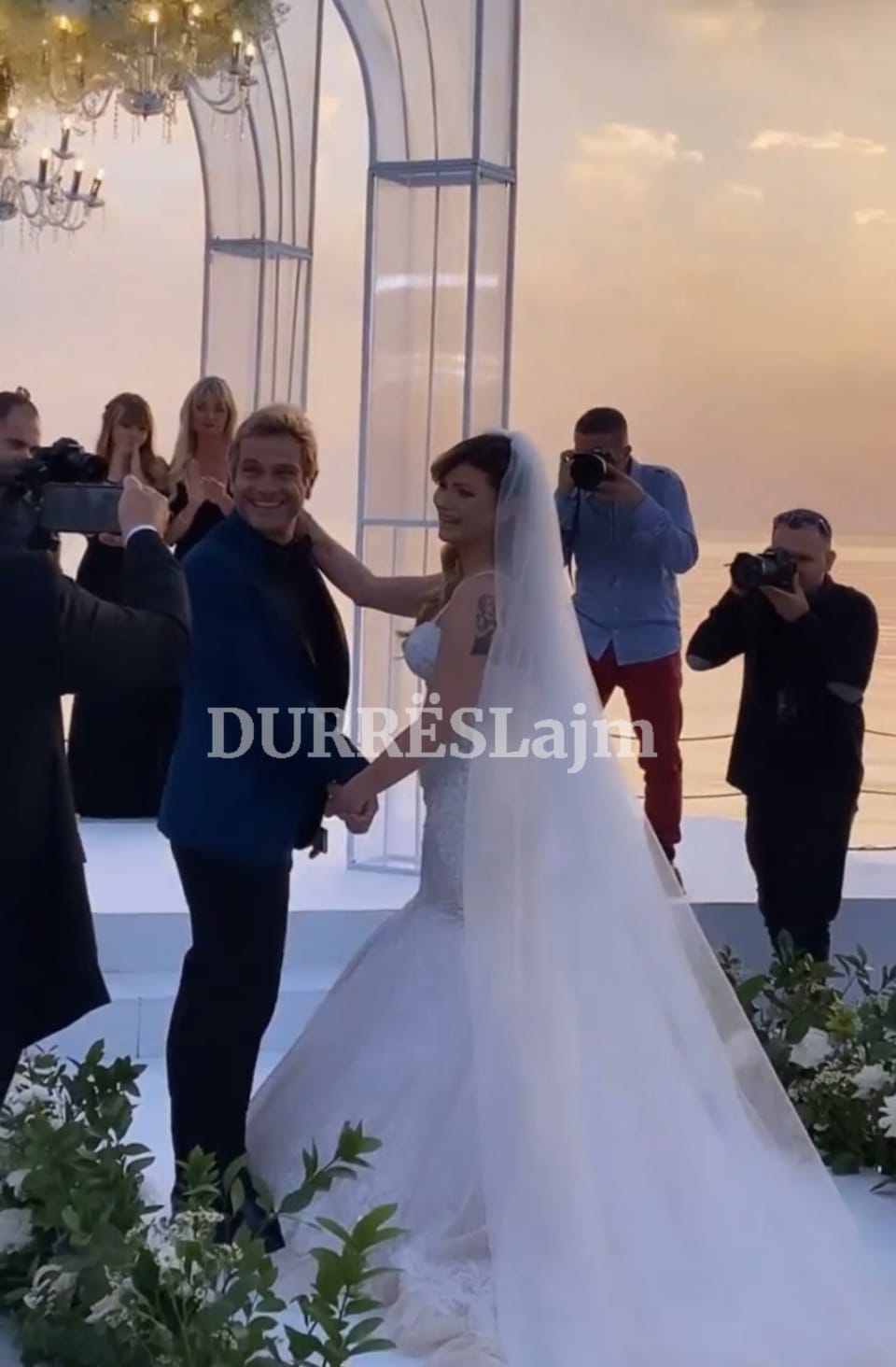 Martohet në Durrës Ilir Shaqiri, shihni pamjet e dasmës buzë detit në perëndim (FOTO)