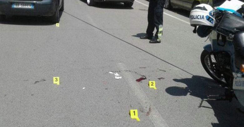 Makina përplaset me motomjetin, plagoset i riu