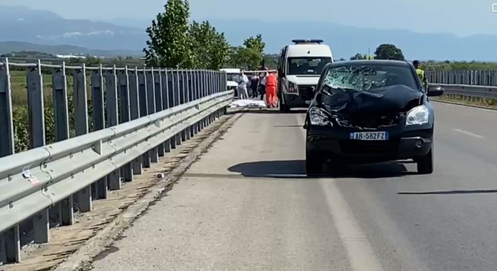 I riu përplas kalimtarin në autostradë, e lë të vdekur në vend