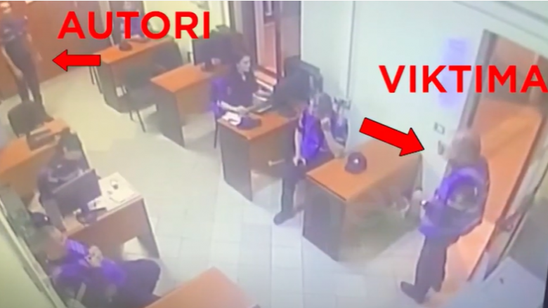 Momenti kur efektivi qëllon për vdekje kolegun brenda komisariatit (VIDEO)