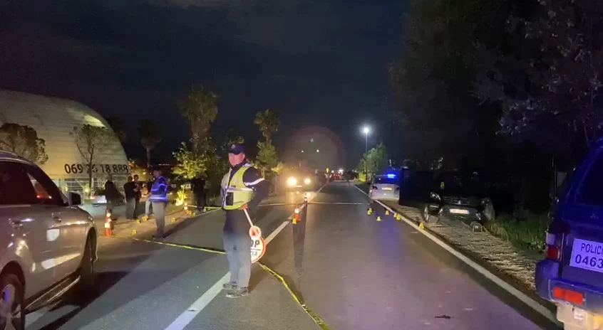 EMRAT/ Breshëri plumbash drejt “ML”-së ku ishin dy persona, si u qëllua nga mjeti në lëvizje