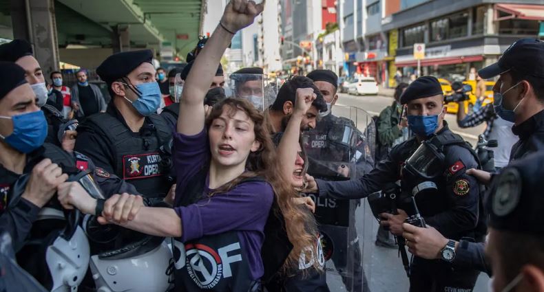 Turqia përfshihet nga protestat kundër rritjes së çmimeve, dhjetëra të arrestuar