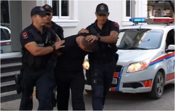 Policia arreston një 28-vjeçar, theu masën e sigurisë (EMRI)