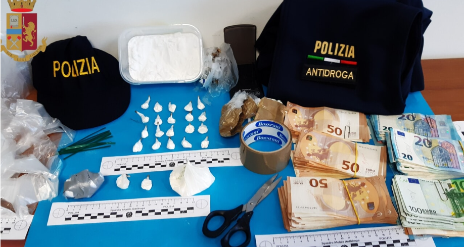 Arrestohet shqiptari në Itali, përdorte makinën si dyqan për kokainë