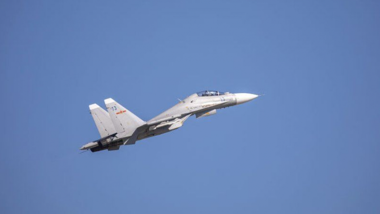 Kina dërgon 30 aeroplanë luftarakë në zonën ajrore të Tajvanit