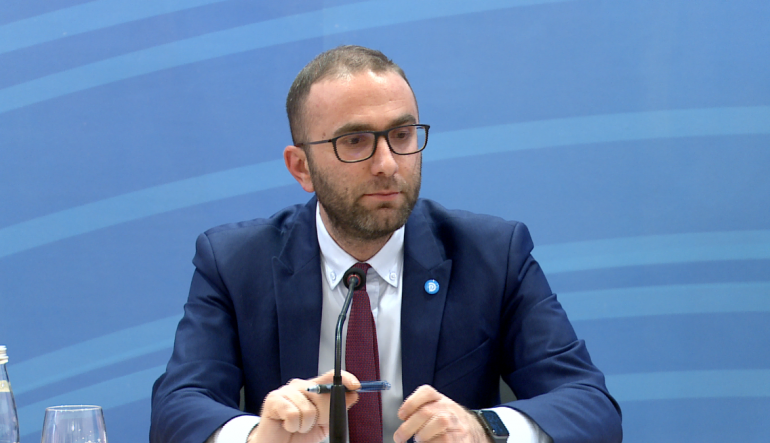 Bardhi reagon pas deklaratave të Berishës: Të dëgjojë apelin e partnerëve ndërkombëtar dhe të ndal pengmarrjen e PD-së