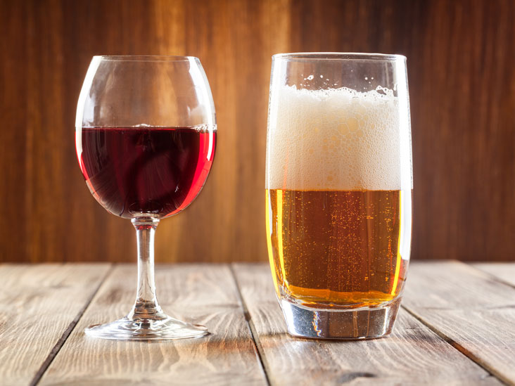 Birra apo vera, kujt i përket froni i pijes më të mirë alkoolike