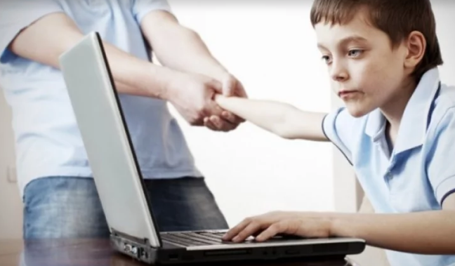 Do eliminojë ankthin apo depresionin/ Studimi i ri: 1 javë “pushim” nga rrjetet sociale