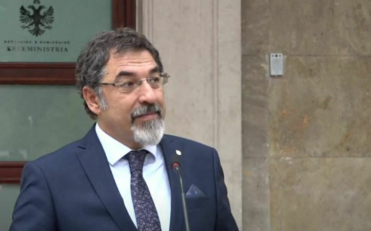 Ministri Çuçi: Historia u shkrua në Tiranë, finalja e Conference League shkoi më së miri