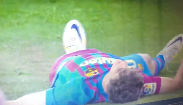 Dëmtim horror për lojtarin e Barcelonës kundër Celta Vigos, ecën 15 metra dhe bie menjëherë në tokë