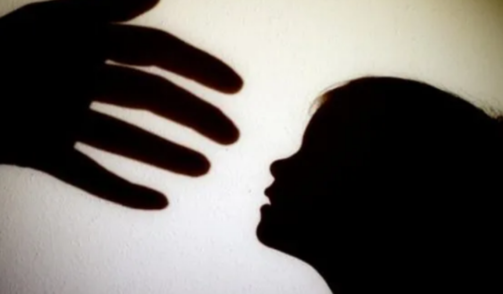 Ndodh në shtetin fqinj/ 4 vajzat e mitura dhunohen dhe lihen pa bukë nga nëna e njerku