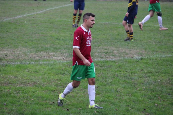 Do të bëhej baba së shpejti, futbollisti pëson atak kardiak gjatë ndeshjes dhe ndërron jetë