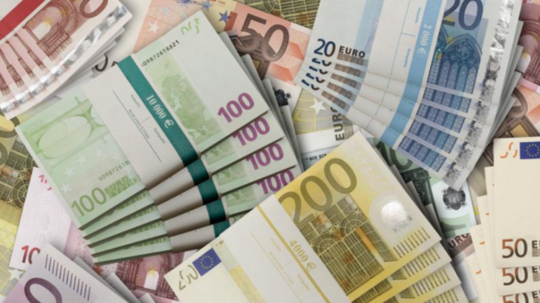 Leku u forcua sërish, euro kthehet pranë minimumit historik