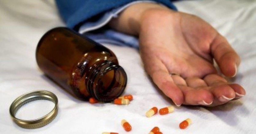 Tentoi t’i japë fund jetës duke pirë fotoksinë, 33-vjeçari dërgohet me urgjencë në spital