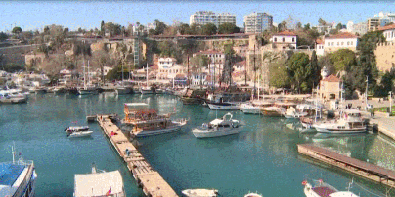 Kundër luftës, por pro turistëve: Turqia josh rusët me lehtësira pagesash!