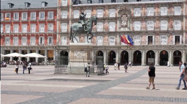 Lija e majmunit, Gjermania drejt izolimit