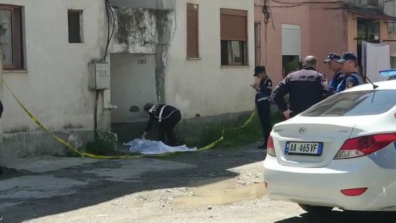 Vetëvrasja e 52-vjeçares, policia përjashton mundësinë e shtyrjes nga dikush tjetër: Ishte e vetme në shtëpi