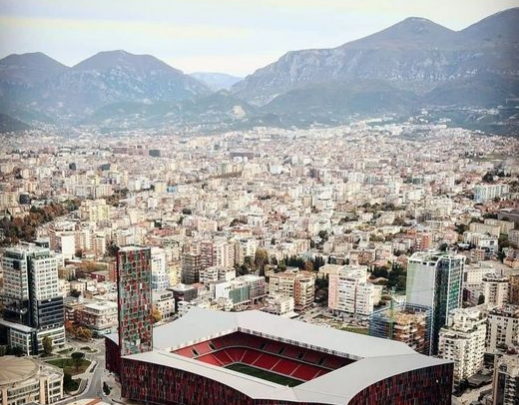 Meta: Tirana nuk ka lidhje me atë të 30 viteve më parë, është kthyer në “lavatriçe” të pastrimit të parave