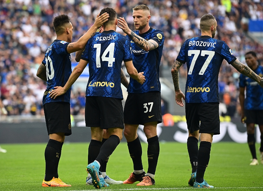 Ja 7 lojtarët që priten të largohen nga Interi