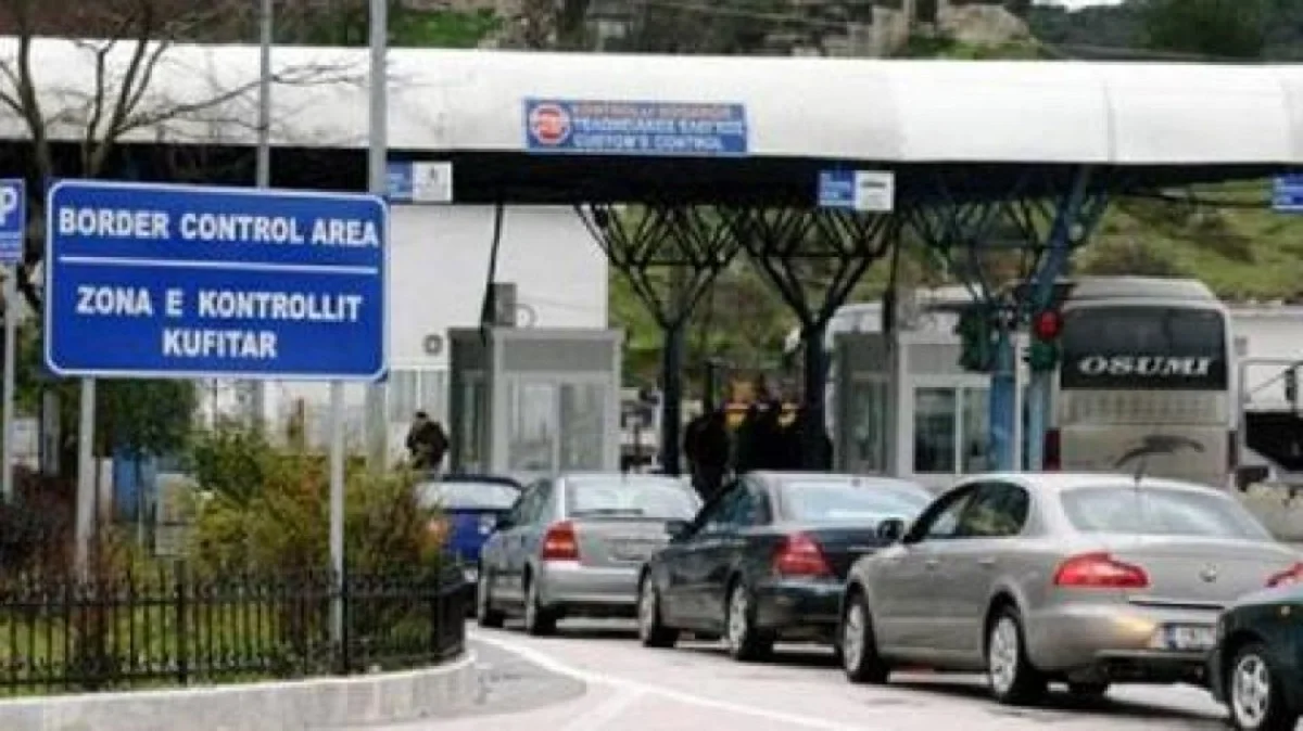 Udhëtonte si pasagjere në autobus me rreth 5 kg heroinë e kokainë, arrestohet 38-vjeçarja