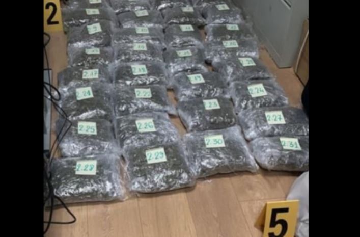 Ishte në kërkim nga Italia e Shqipëria, kapet me 17 kilogramë kanabis shqiptari në Prishtinë