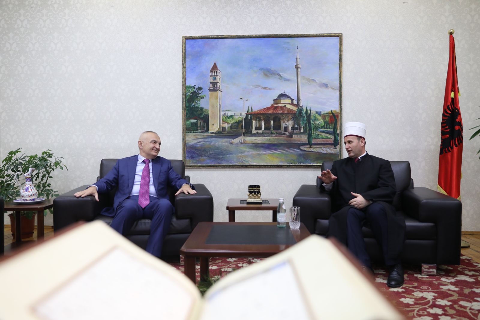 Meta takon kreun e KMSH-së dhe u uron festën e Fitër Bajramit besimtarëve myslimanë