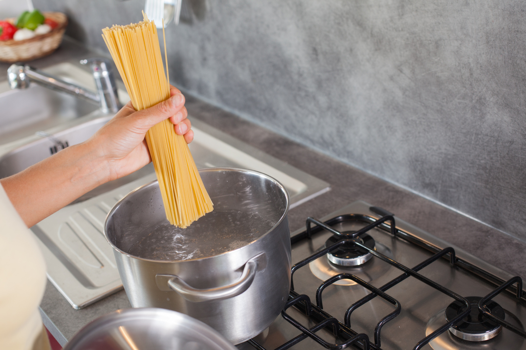 10 gabime që nuk duhet të bëni kurrë kur gatuani makarona