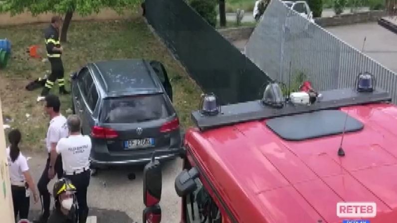 Skenë e frikshme dhe gati surreale te kopshti në Itali: Fëmijët kishin mbetur nën rrotat e makinës!