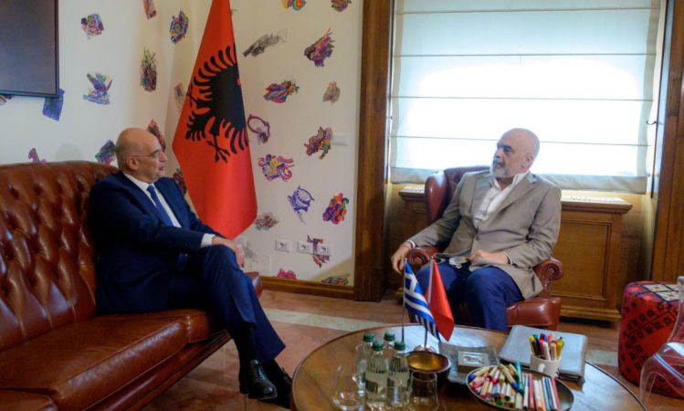 Ministri grek flet pas vizitës në Shqipëri: Presim largimin e Ilir Metës për të zgjidhur çështjen e Detit në Hagë