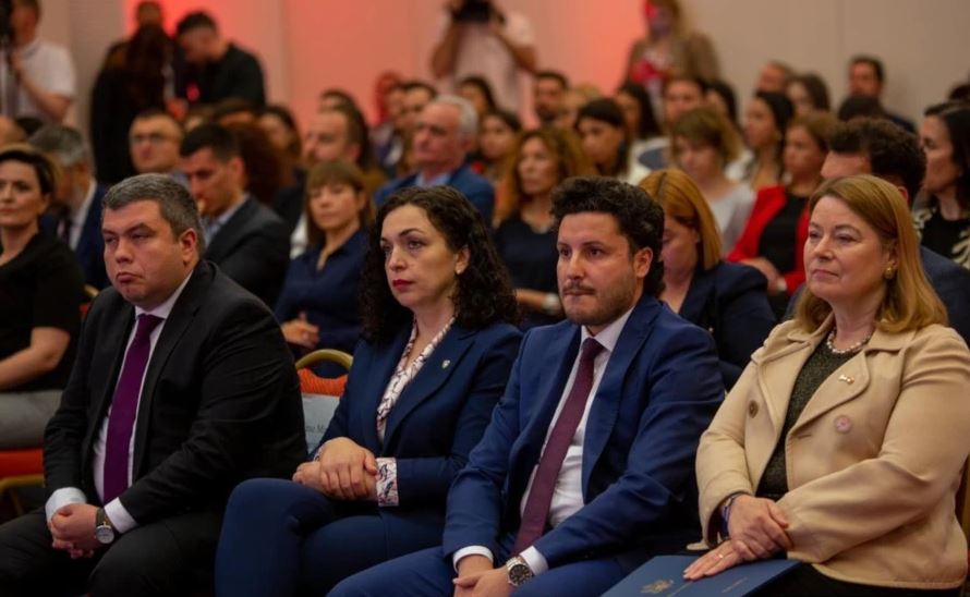 Presidentja Vjosa Osmani përplaset me kryeministrin Dritan Abazoviç për Ballkanin e Hapur