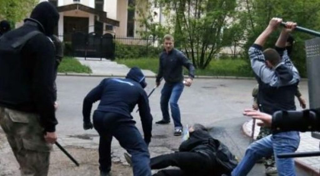 Përleshje masive në lavazh, dy të arrestuar, dy në spital