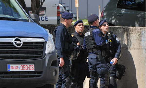 Të shtëna me armë zjarri në Kosovë, efektivi i policisë plagos 2 persona