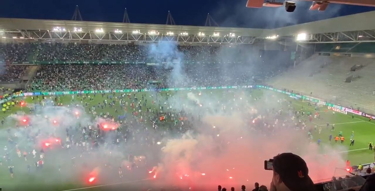 Ranë pas 18 vitesh nga kategoria, tifozët e skuadrës së Ligue 1 hynë në fushë