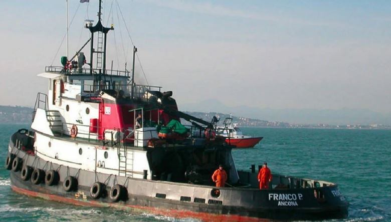 Fundosja e rimorkiatorit që ishte nisur drejt Shqipërisë/ Pesë të vdekur, shpëton vetëm komandanti