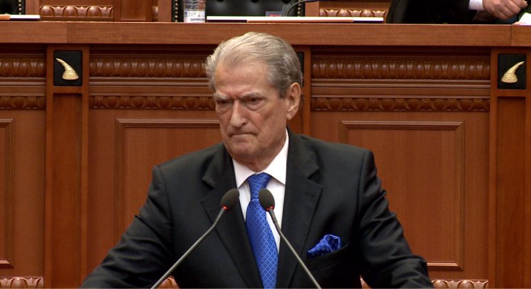 Berisha akuza Vuçiçit: Një Putin i vogël! Arkitekt i gjenocidit të boshnjakëve