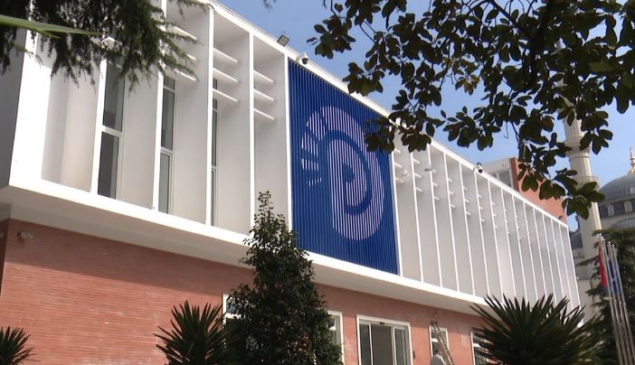 Alibeaj mbledh të shtunën grupin parlamentar