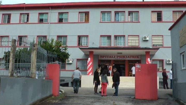 Futi foshnjën e vdekur në valixhe/ Nëna transferohet në spitalin psikiatrik të Elbasanit