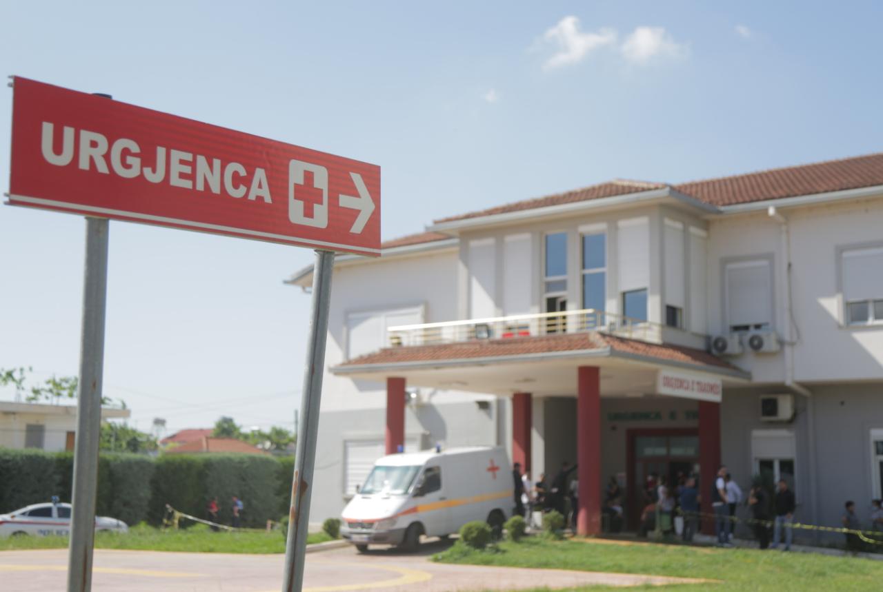 Përfshihet nga flakët banesa gjatë natës, një grua në gjendje kritike drejt Traumës