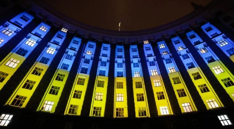 Ukraina pranon 524 milionë dollarë grante nga SHBA-ja dhe Britania