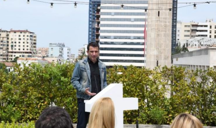 Do shkurtohen vendet e punës me shërbimet që bëhen online? Ja si përgjigjet Veliaj