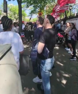 “O zdroms, shko vidh!” Kryebashkiaku Veliaj pritet me sharje nga shqiptarët në Nju Jork (VIDEO)