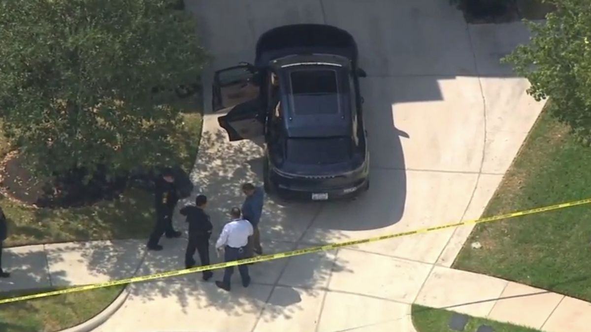 Tragjike/ 5-vjeçari vdes pasi e ëma e la gabimisht 3 orë brenda makinës në mes të vapës