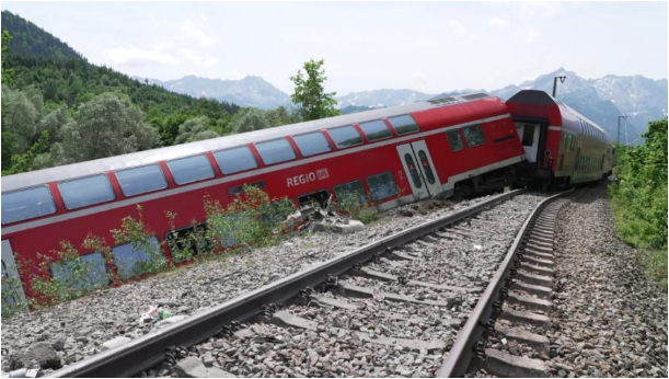 Treni del jashtë shinave në Gjermani, tre të vdekur dhe shumë të plagosur