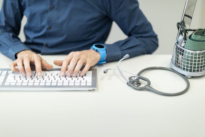 Studimi: Personat mbi 40 vjeç duhet të punojnë vetëm 3 ditë në javë