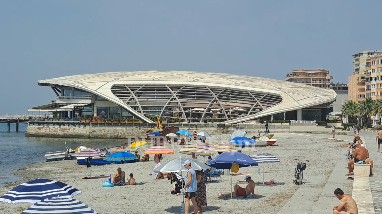&#8220;Shumë mirë që e pastruan plazhin!&#8221;, Pensionistët e Durrësit: Kështu të punojnë çdo ditë (VIDEO)