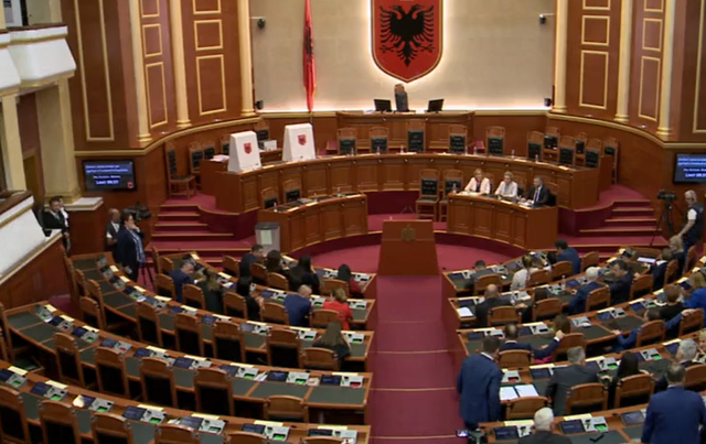 Mbyllet votimi për Presidentin/ Nis numërimi në Kuvend, ja sa deputetë morën pjesë