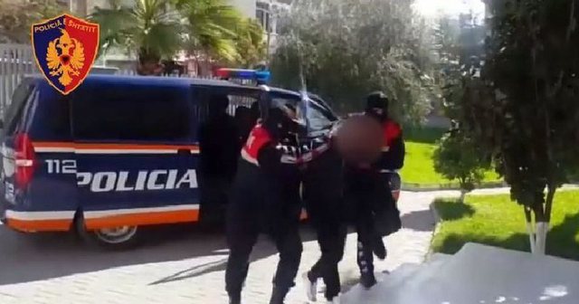 Kishte vjedhur disa materiale në dy magazina, arrestohet 31-vjeçari